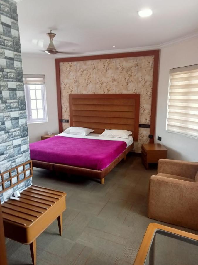 La Gabriell Beach Inn Калангут Экстерьер фото
